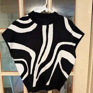 Eesome Black and White Abstract Women's Sweater